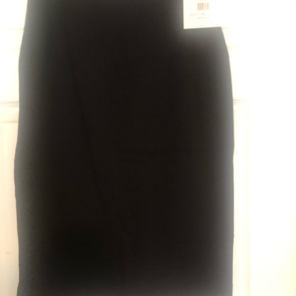 Ellen Tracy Sleek Black Women's Pencil Skirt - Office to Evening Essential